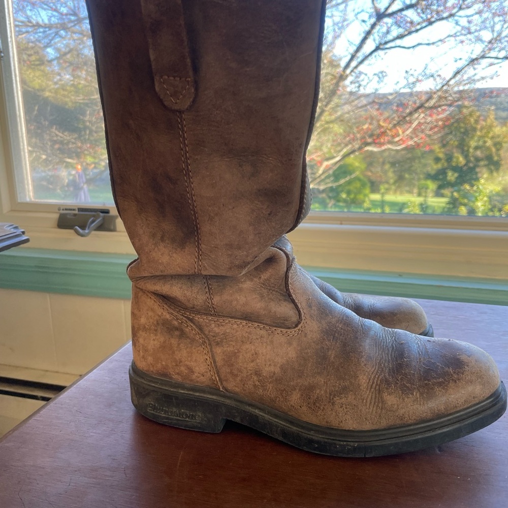 ISO Blundstone 057 Rigger boots size US8.5 Au 5.5